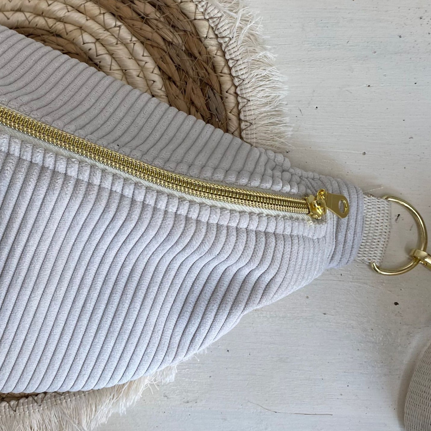 Sac Banane Velours côtelé couleur crême, sangle réglable coton lurex