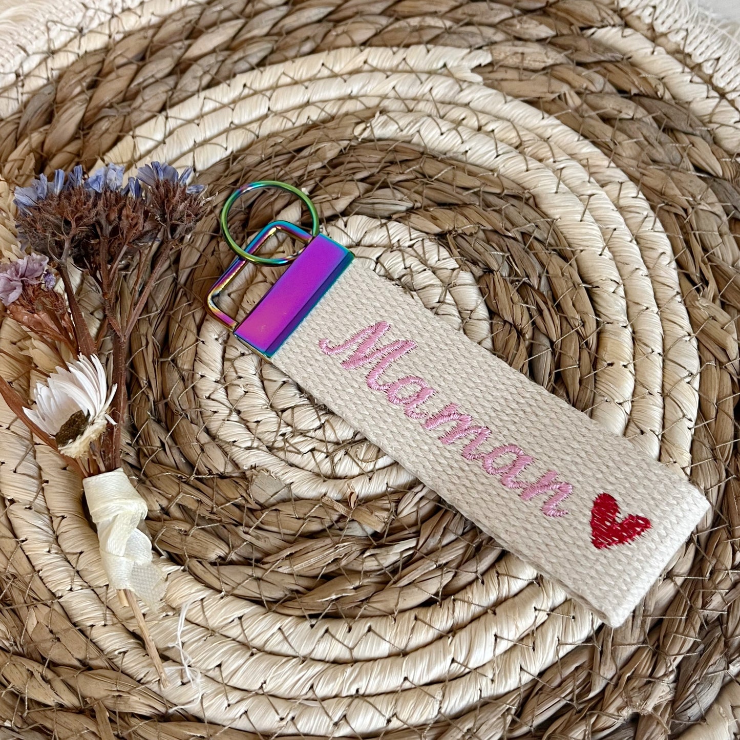 Porte clé brodé « Maman » cœur