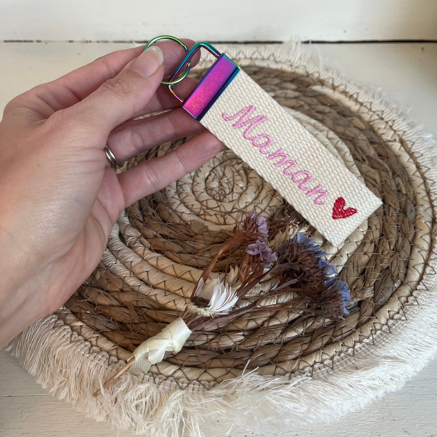 Porte clé brodé « Maman » cœur