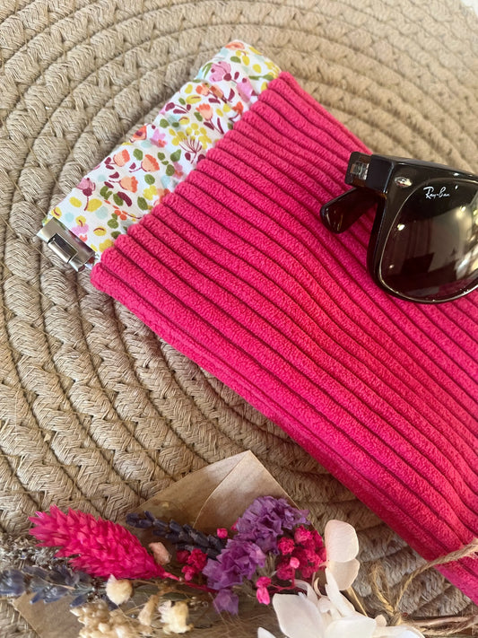 Etui a lunettes rose interieur fleuri