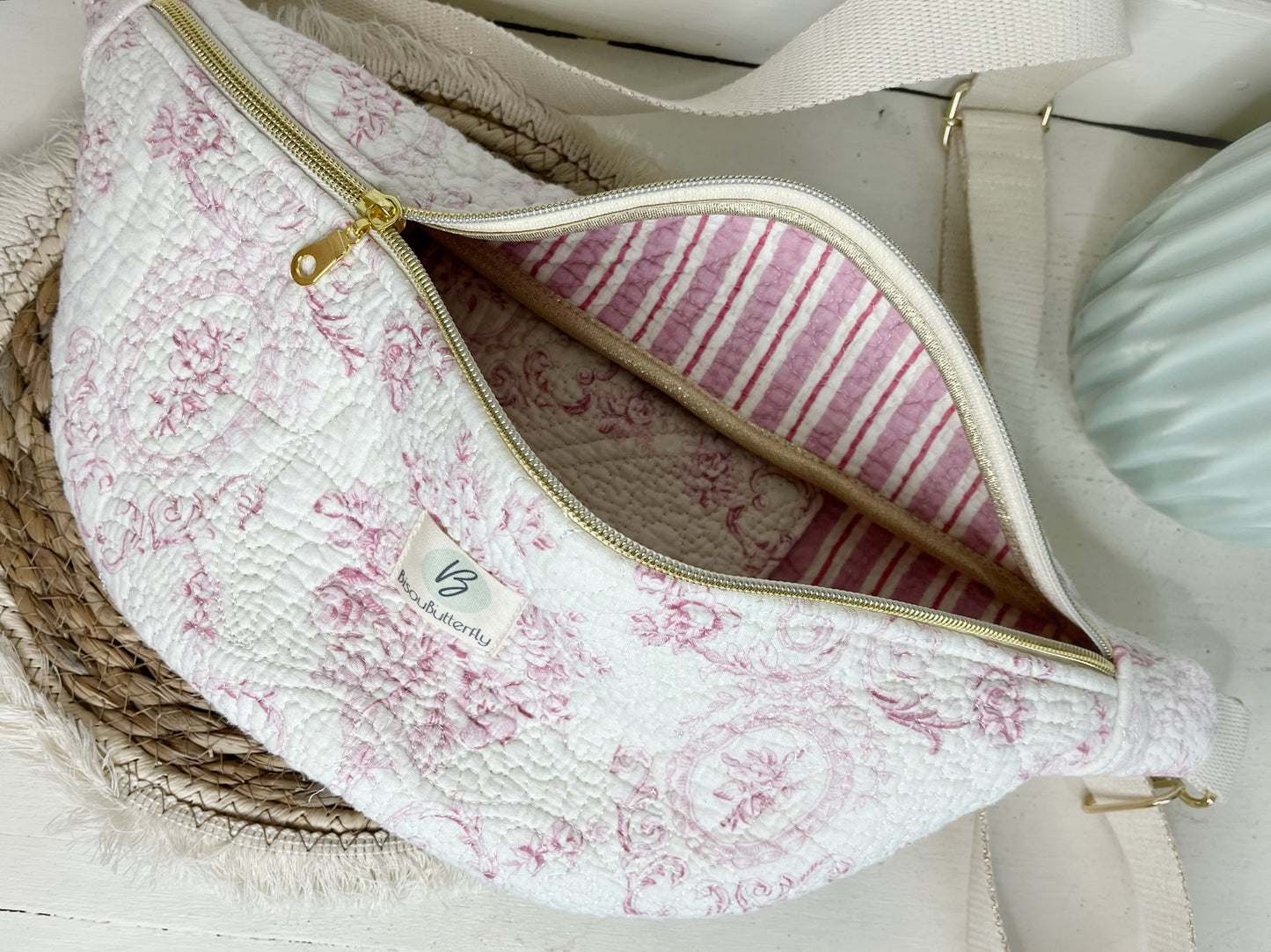 Sac Banane “Up-cyclé” toile de Jouy rose et blanc