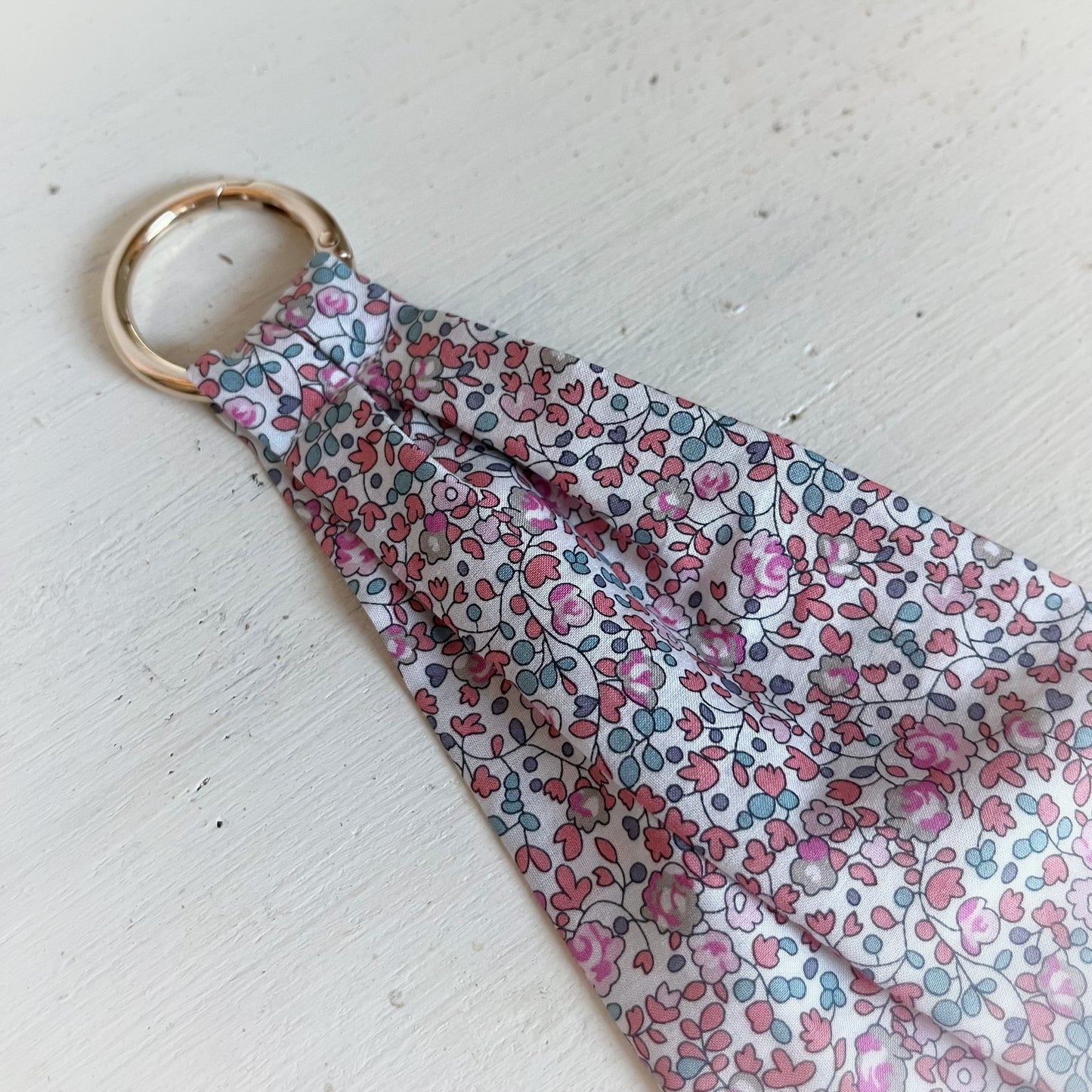 Bijoux de sac/ porte clé en Liberty millefleurs