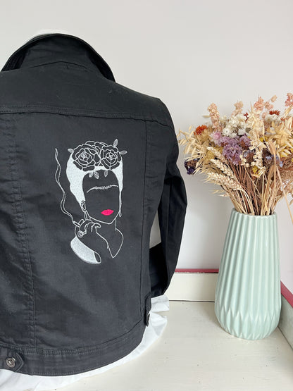Veste en jean brodée Frida Kahlo