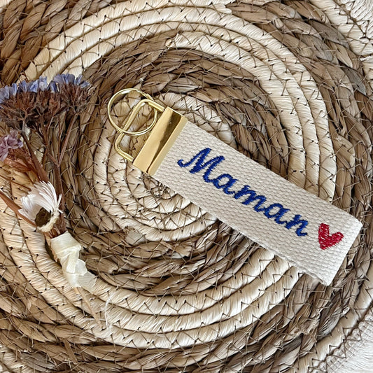 Porte clé brodé « Maman » cœur