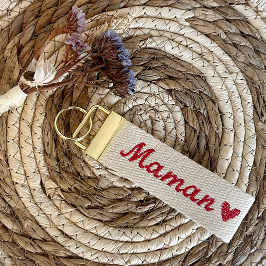 Porte clé brodé « Maman » cœur