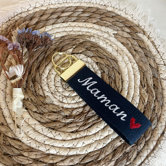 Porte clé brodé « Maman » cœur