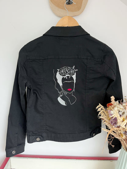 Veste en jean brodée Frida Kahlo