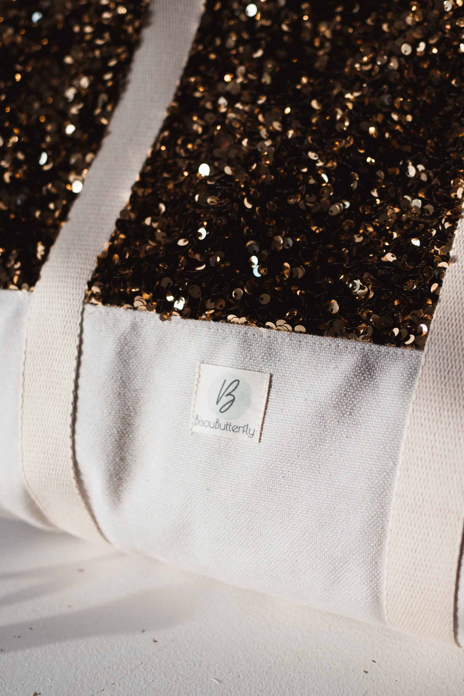 detail grand sac a main paillettes