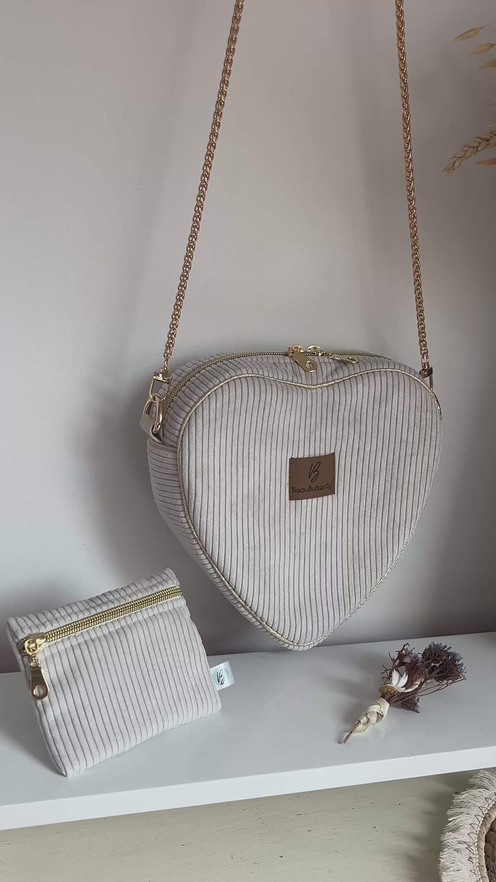 video sac forme coeur velours couleur beige