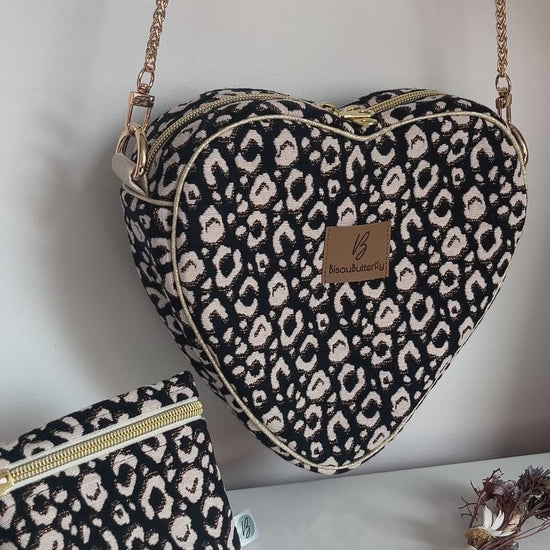 sac à main forme cœur léopard