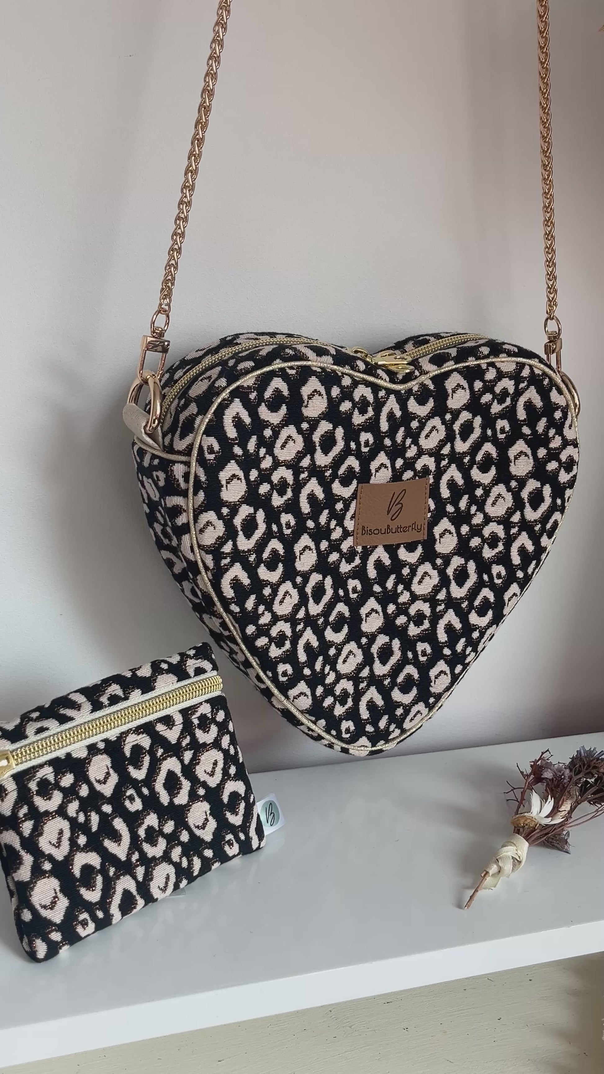 sac à main forme cœur léopard