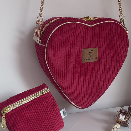 sac à main forme cœur velours rouge